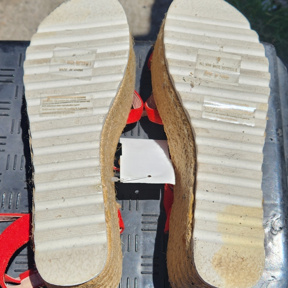 Sandles - Picture 2 of 4